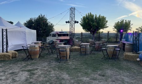 Mise en lumière d'un espace VIP dans un festival à Duras 